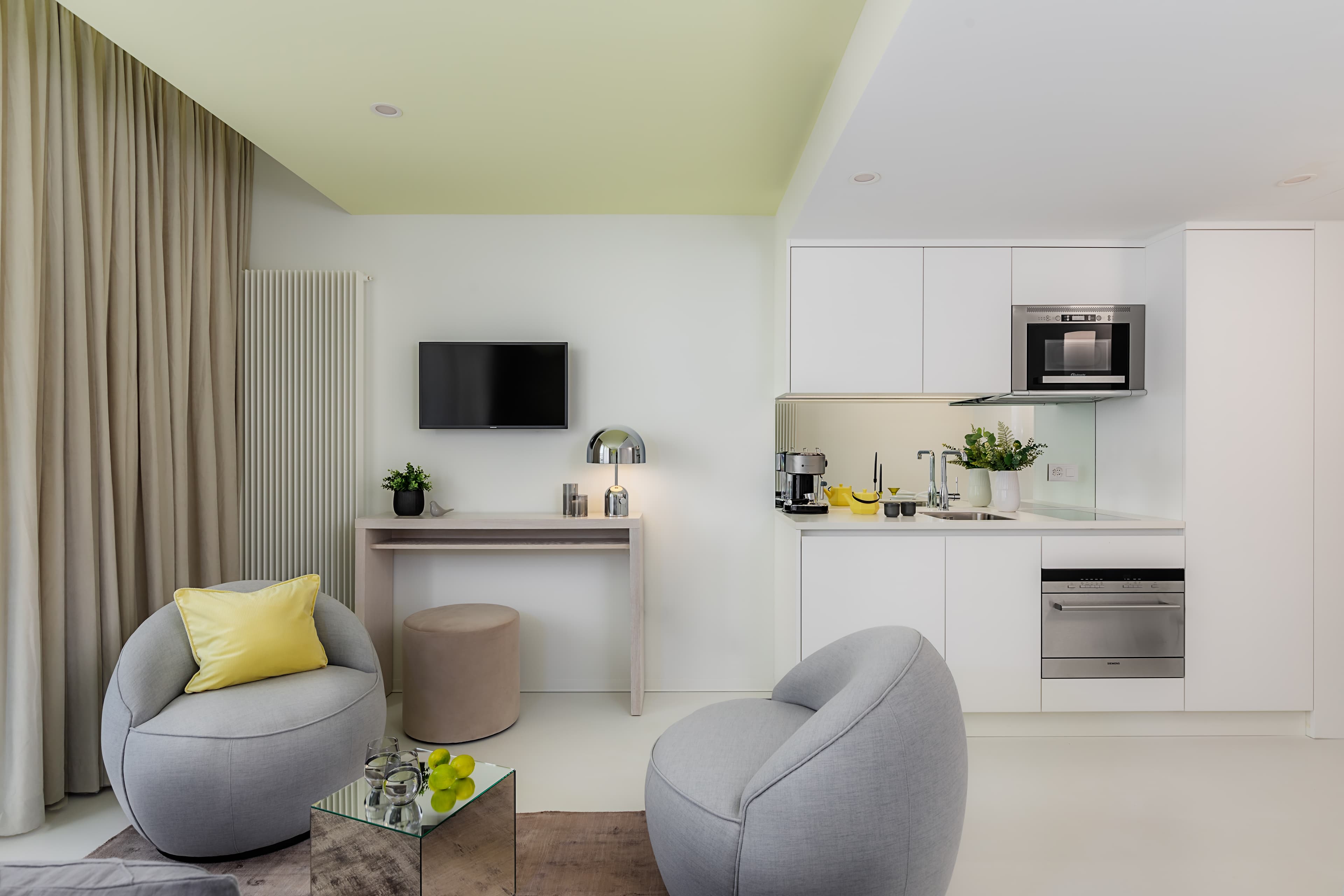 Studio Senior, Balcony, Kitchenette 3
