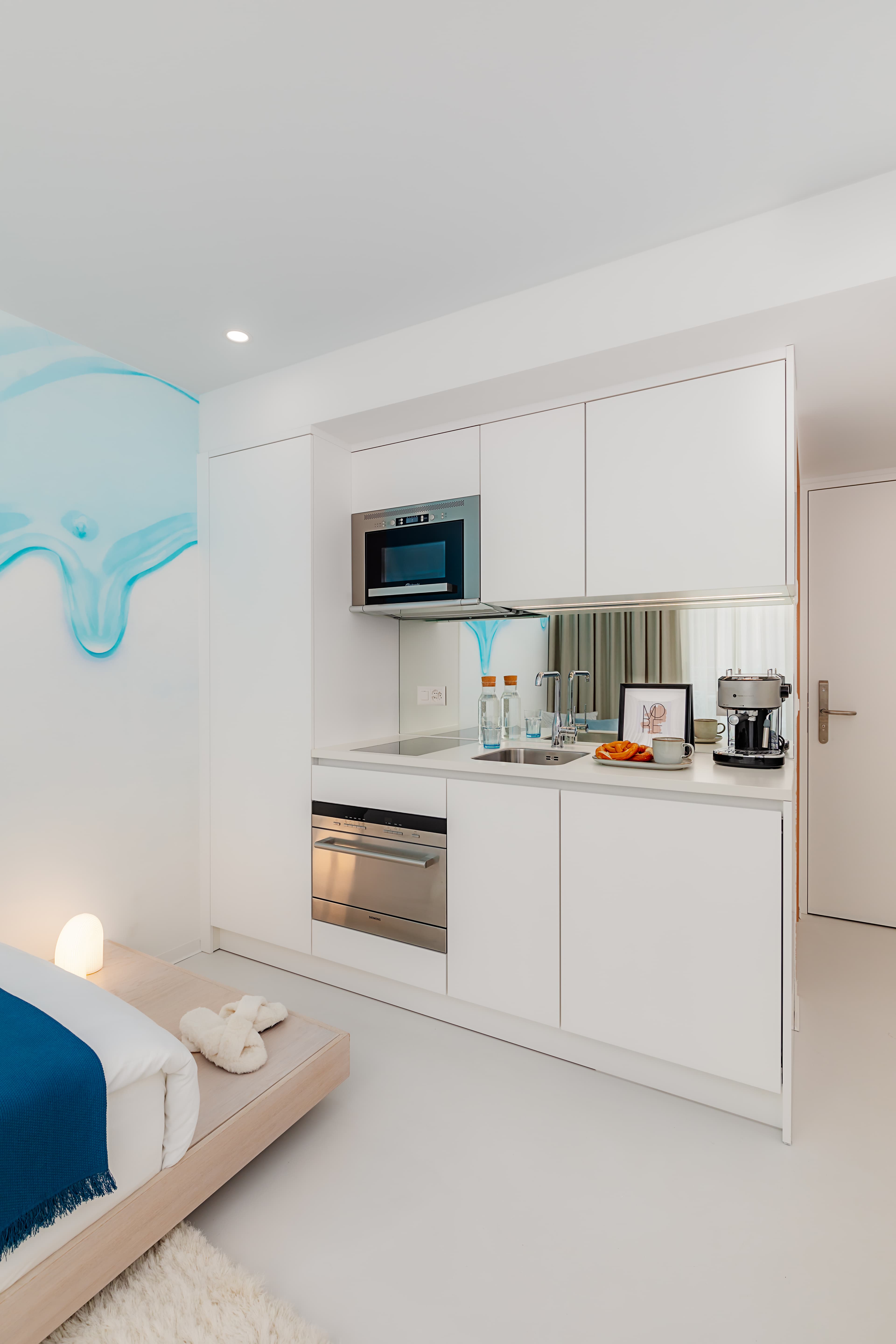 Studio Single, Balcony, Kitchenette 3