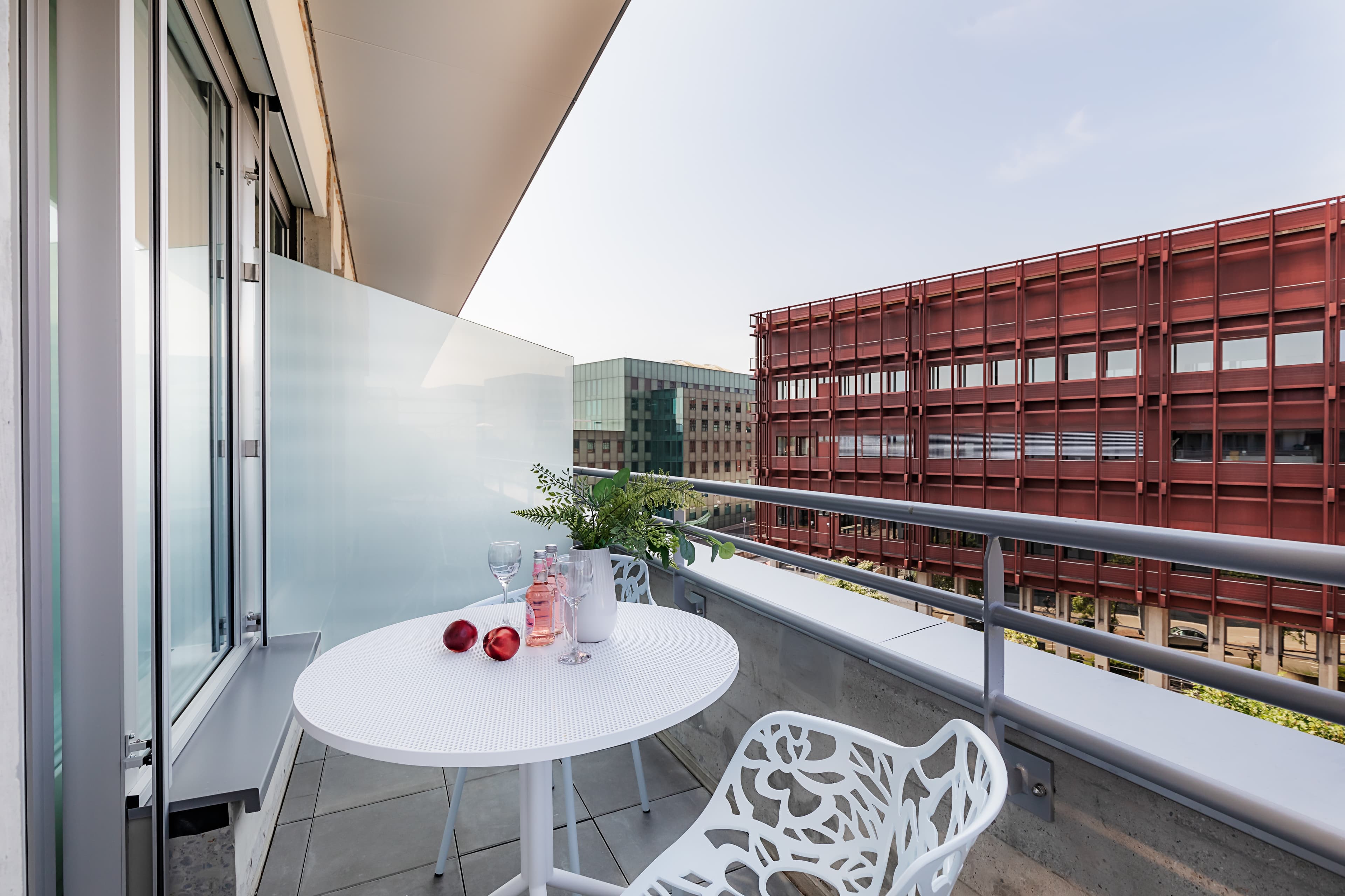 Studio Single, Balcony, Kitchenette 2