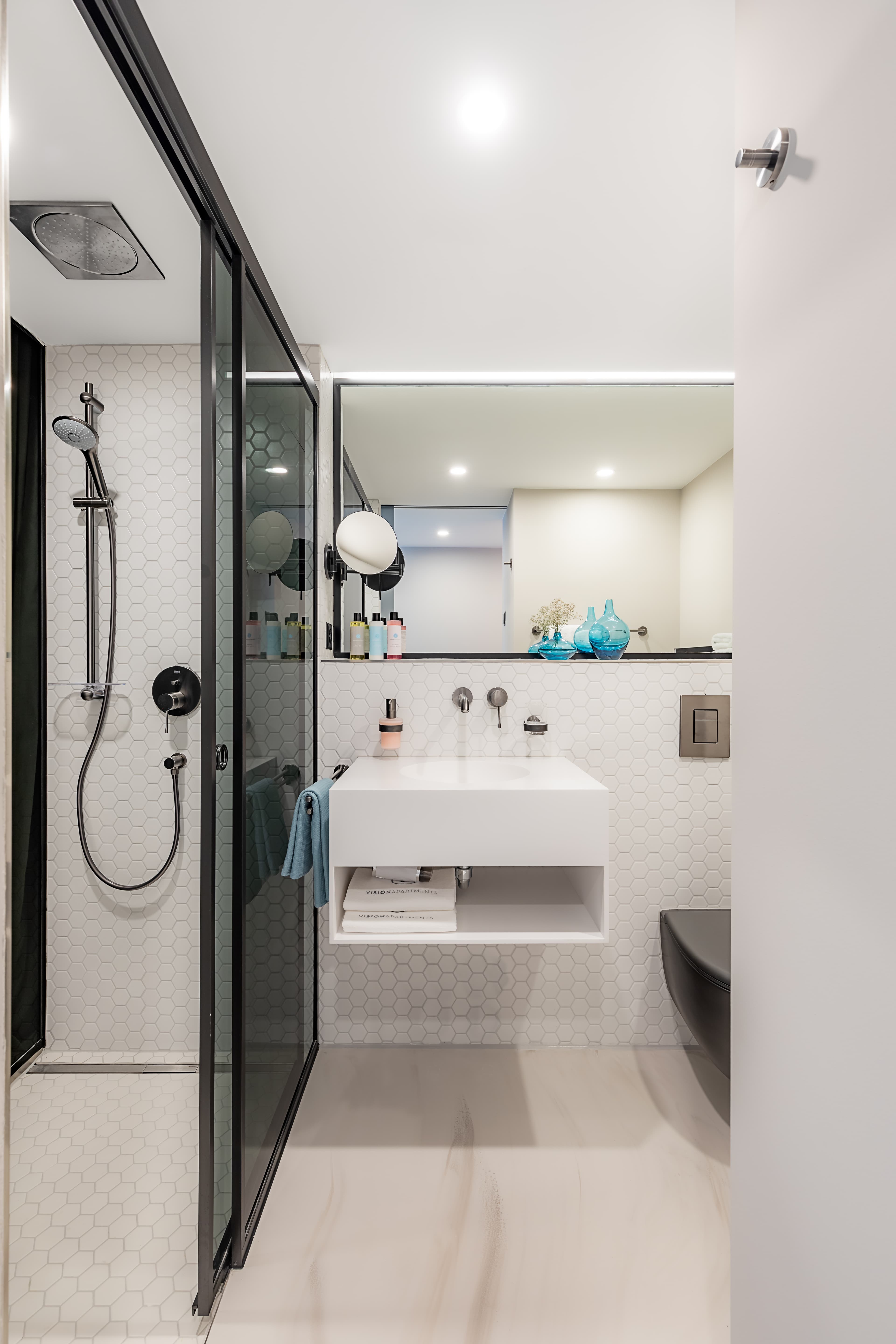 One Bedroom Senior, Kitchenette 1