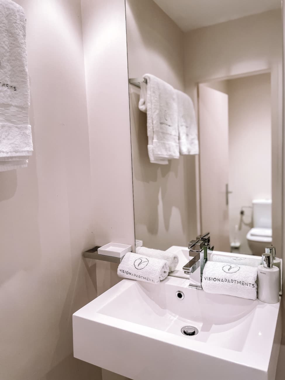 Grand Apartment, Kitchenette 1