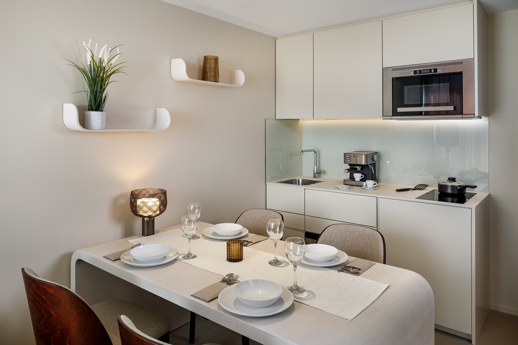 One Bedroom Senior, Kitchenette 1