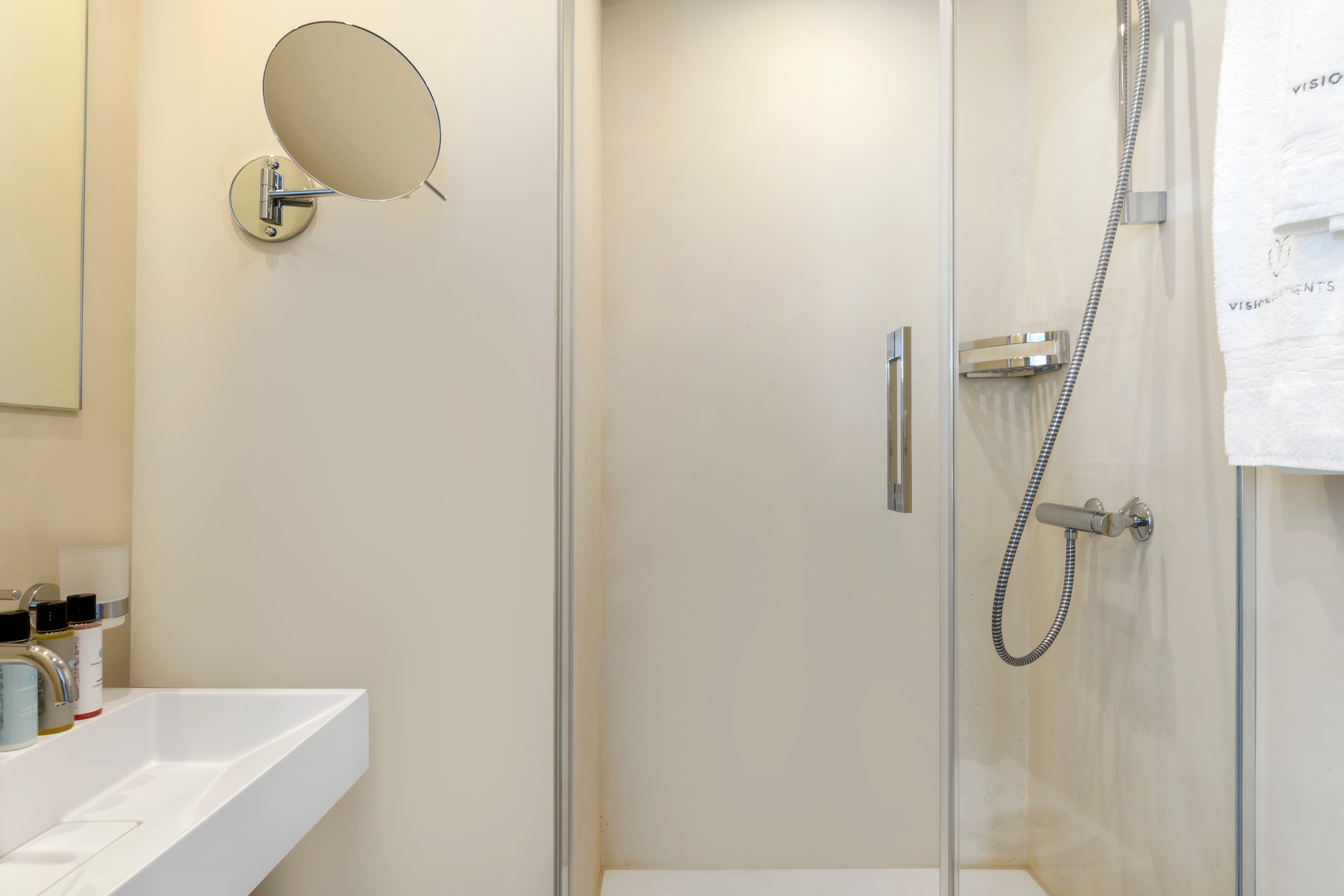 Two Bedroom Balcony Top Floor Senior, Kitchenette - City Chic 2