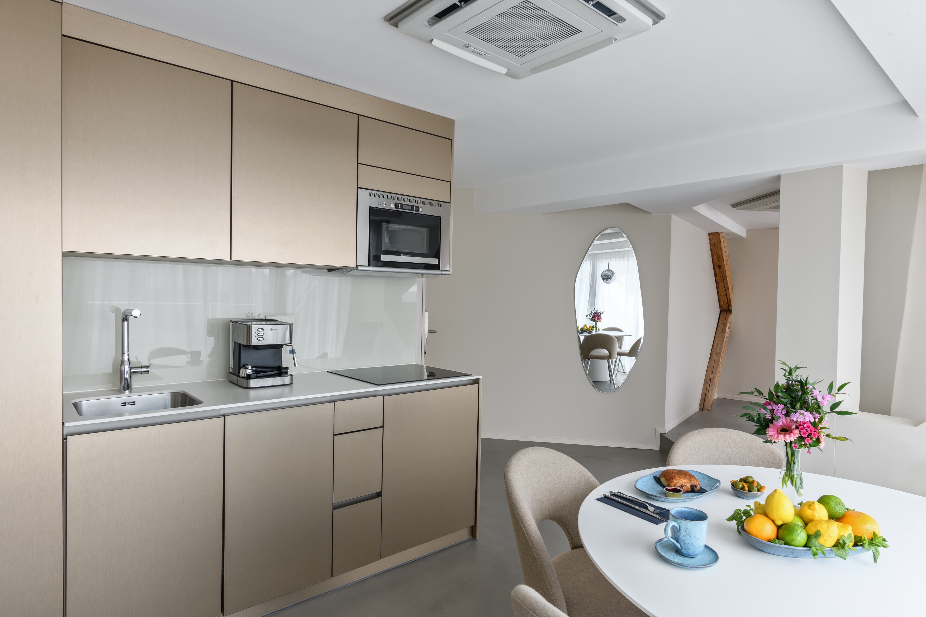 Two Bedroom Balcony Top Floor Senior, Kitchenette - City Chic 1