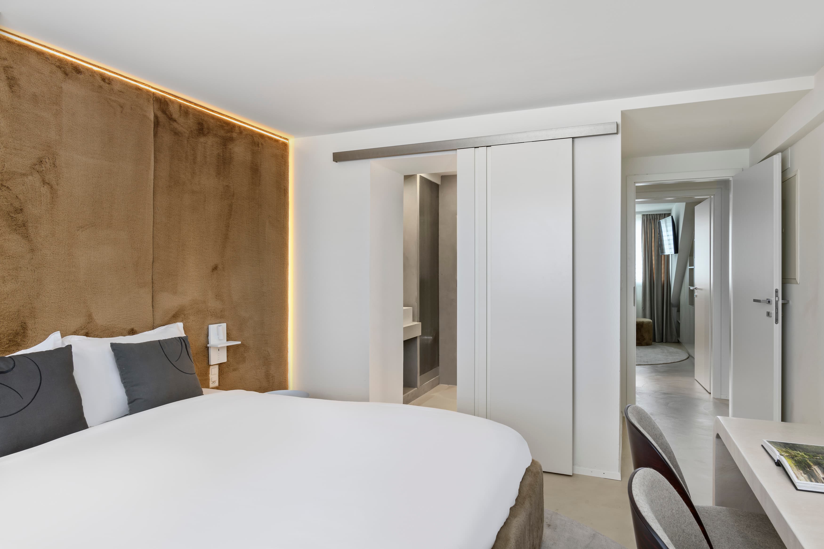 Two Bedroom Top Floor Senior, Kitchenette - City Chic 3