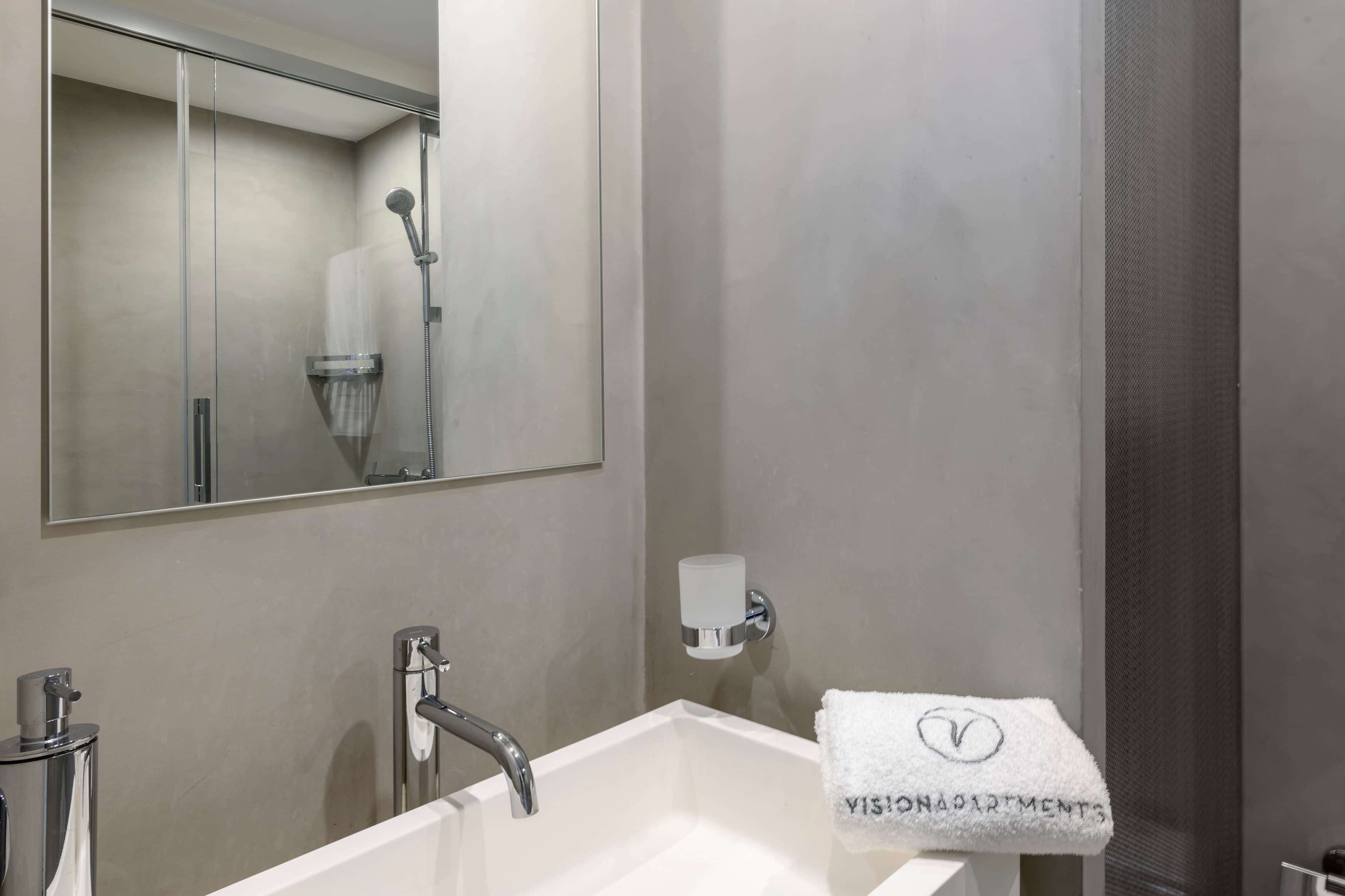 Two Bedroom Top Floor Senior, Kitchenette - City Chic 1