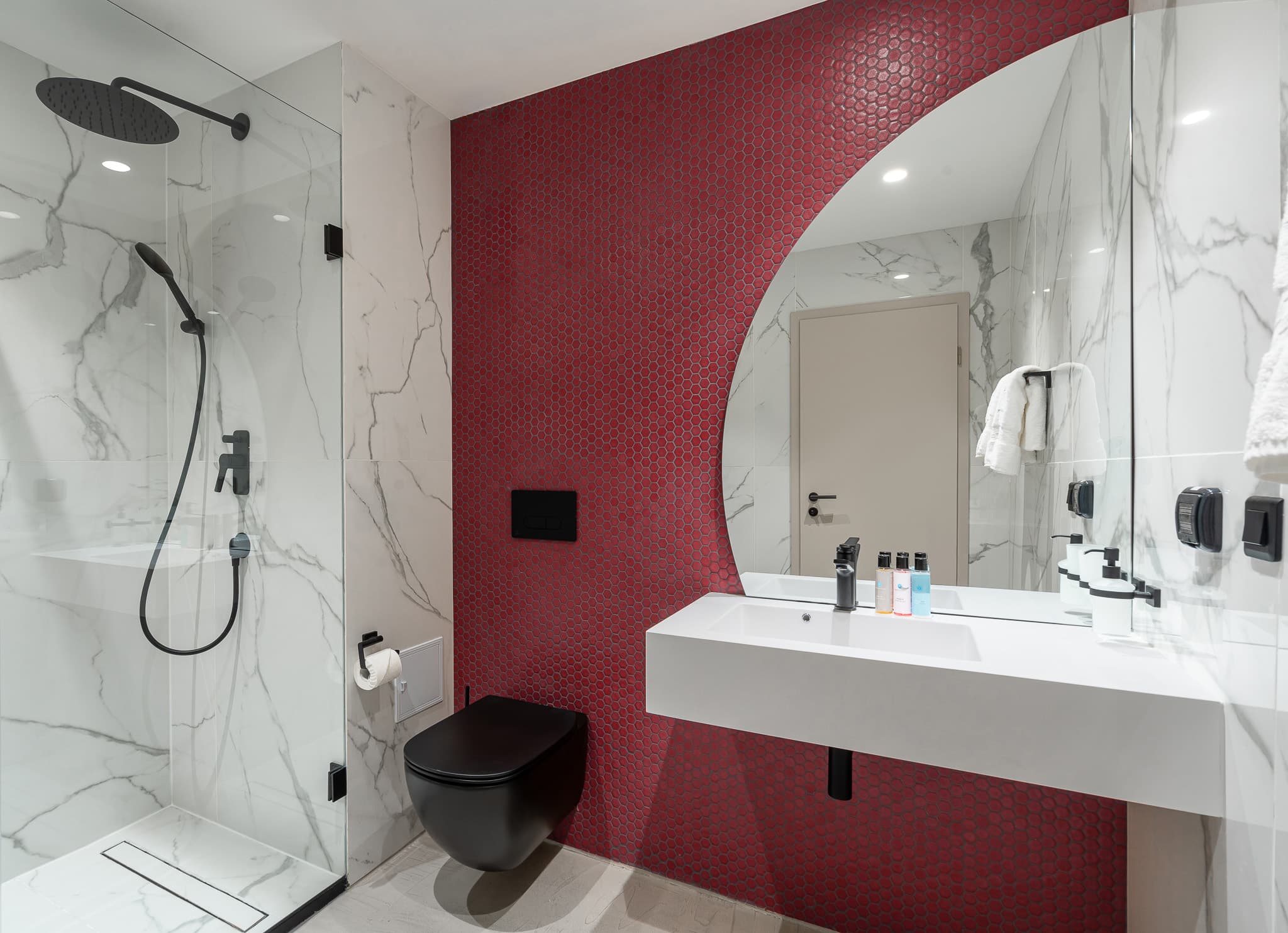 Two Bedroom, Conference, Balcony, Kitchenette - The Bossy Suite 3