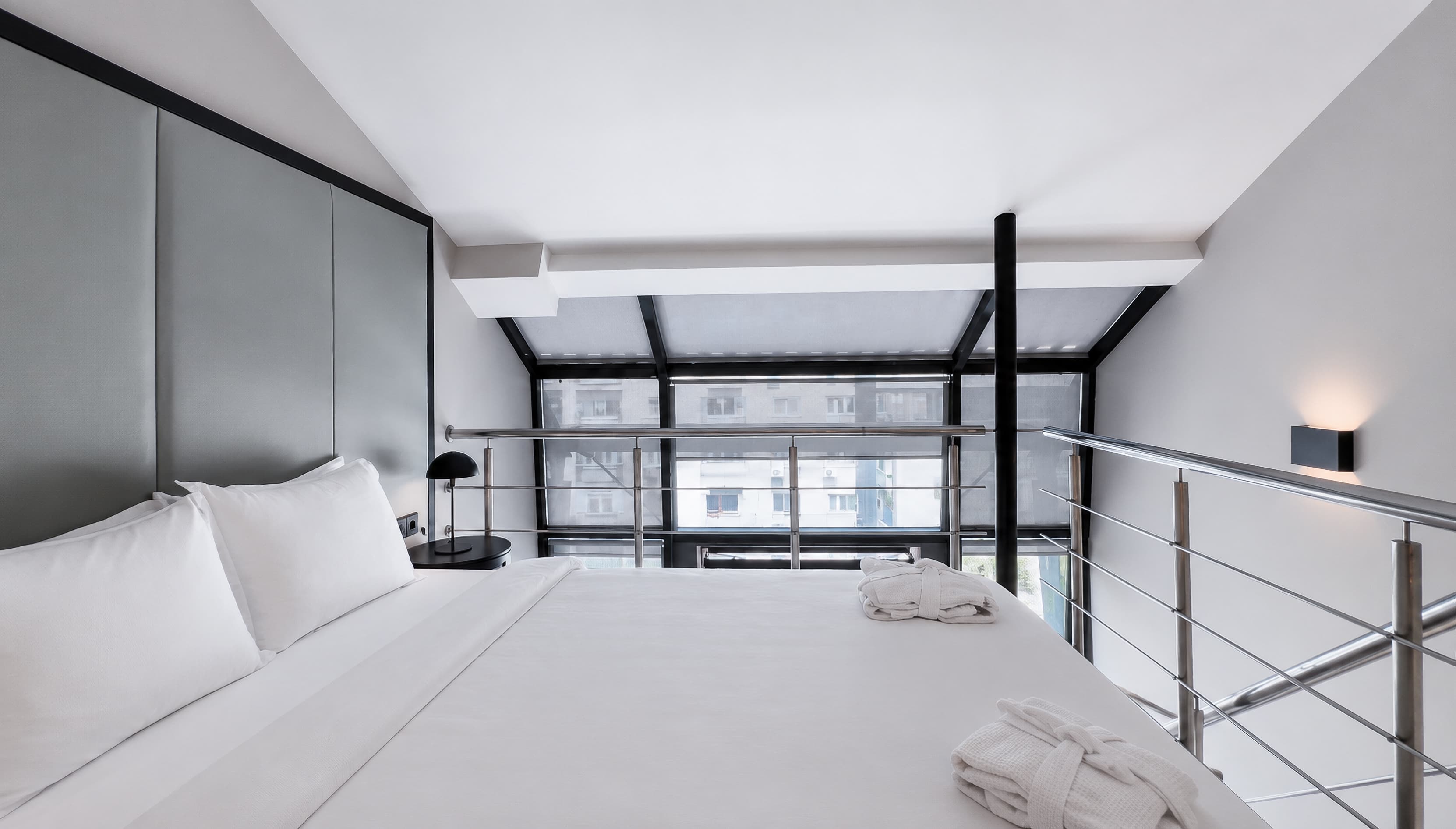 Duplex One Bedroom, Kitchenette - Loft Living 2
