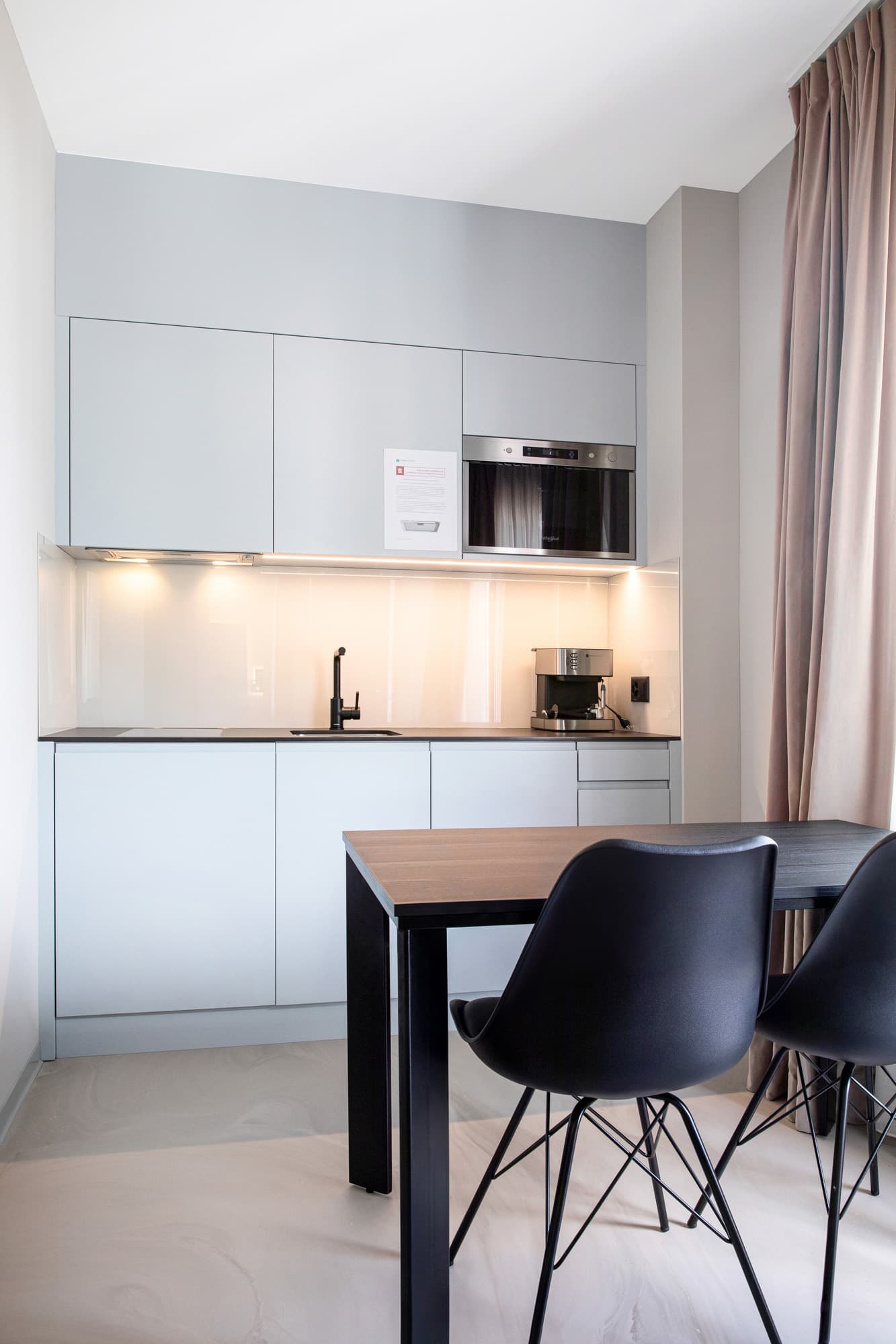 One Bedroom Junior, Balcony, Kitchenette 3