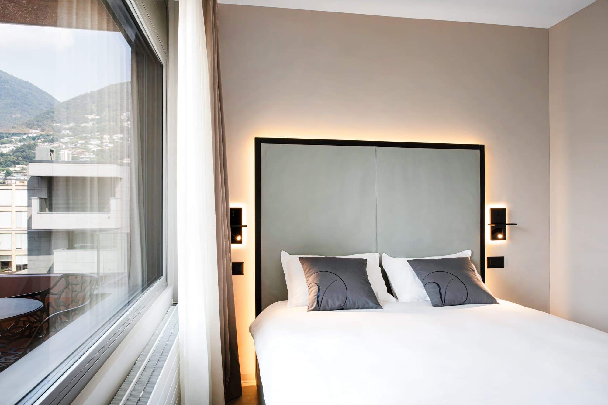 One Bedroom Junior, Balcony, Kitchenette 2