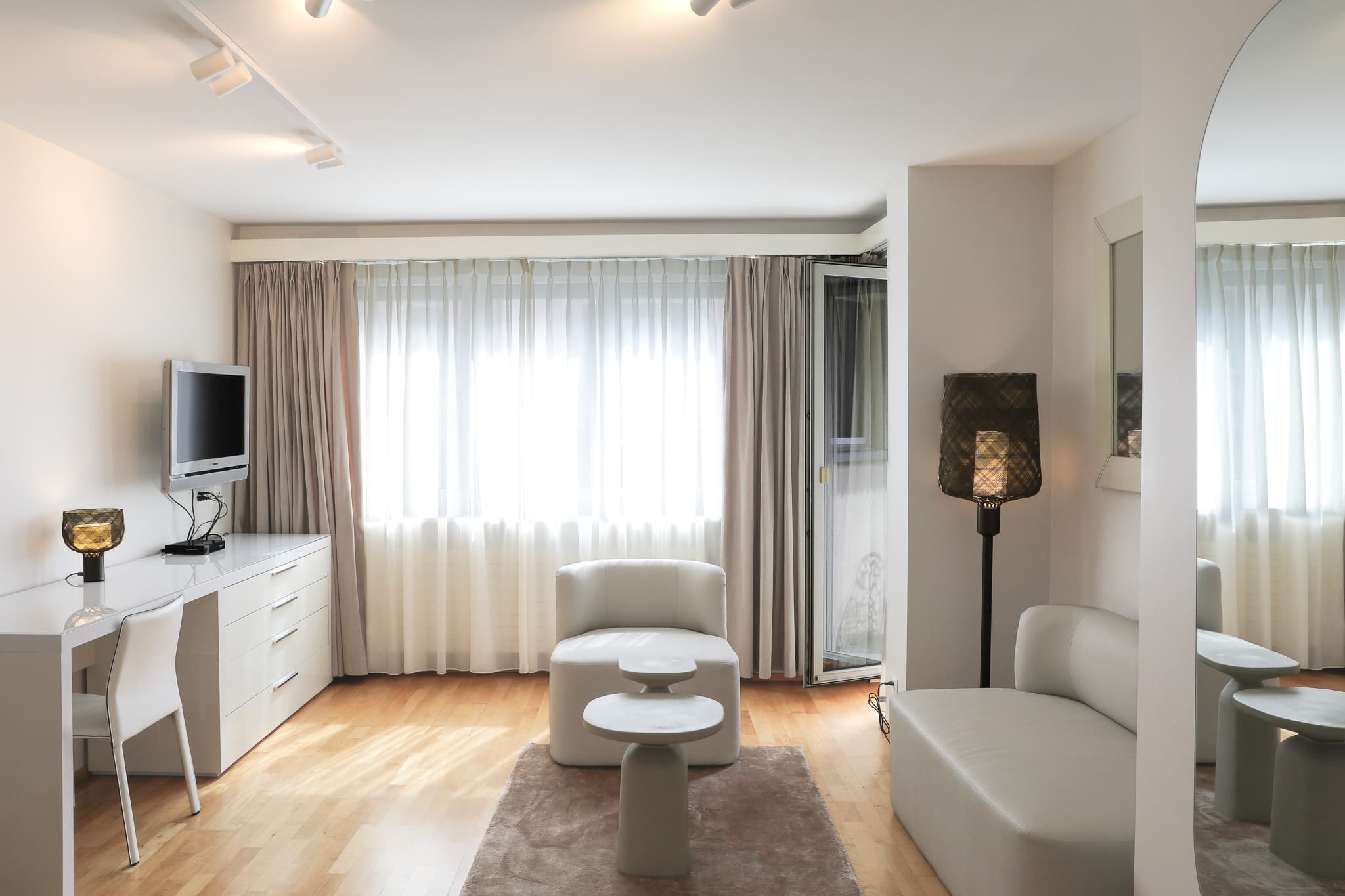 Studio Senior, Balcony, Kitchenette - Urban Balcony 3