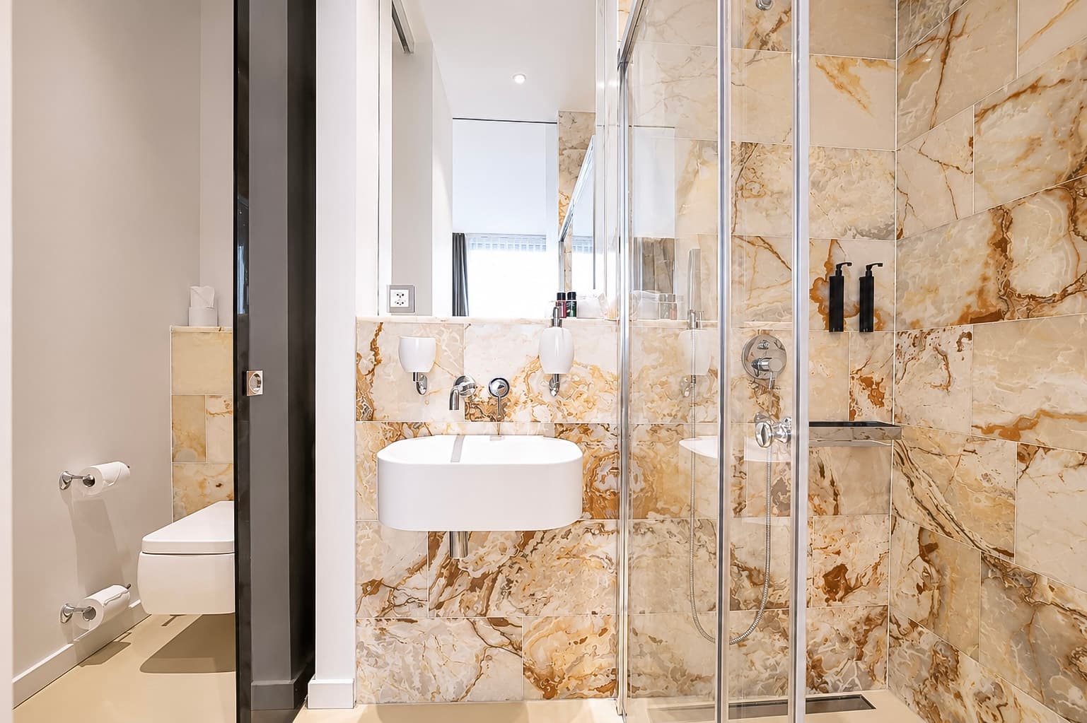 Grand Apartment, Kitchenette - Posh Living 1