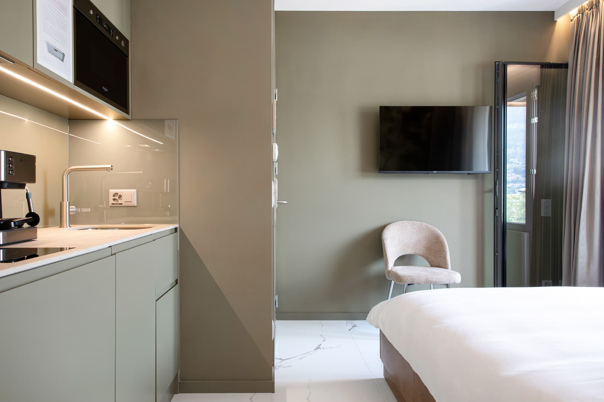 Studio Mini, Balcony, Kitchenette 3