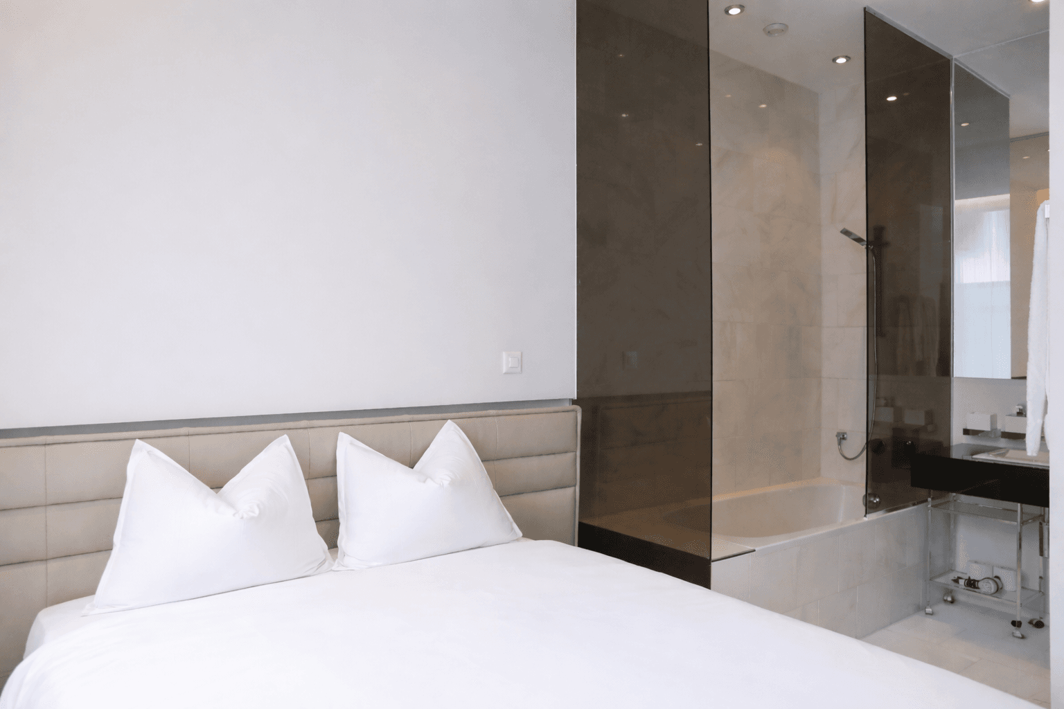 One Bedroom Senior, Kitchenette 3