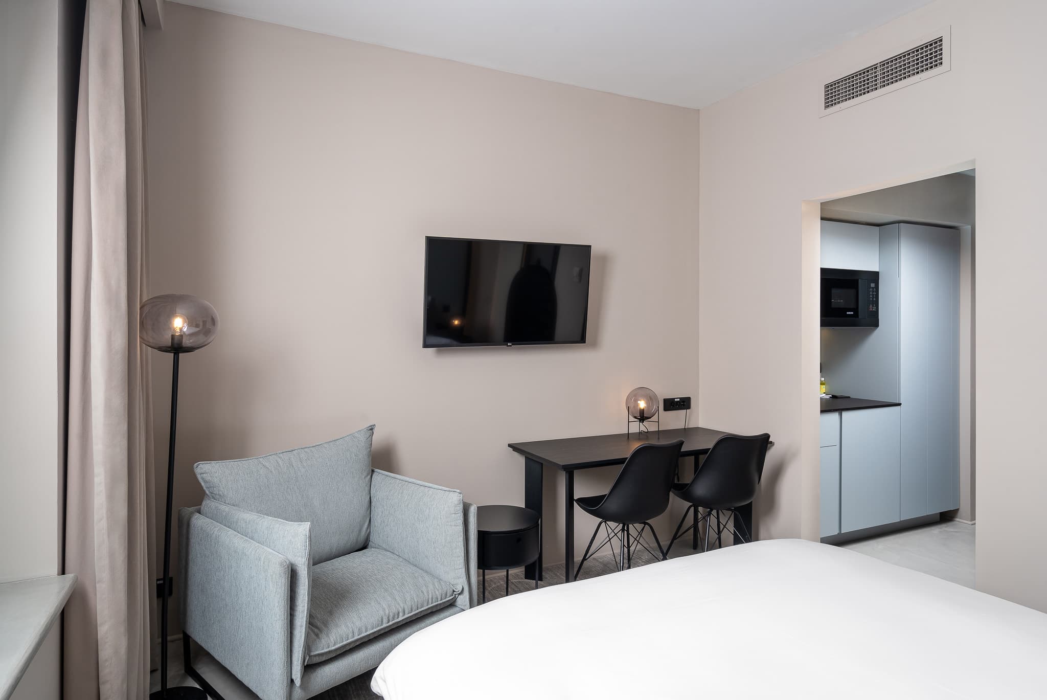 Studio Junior, Mini Bar - Boulevard View 1