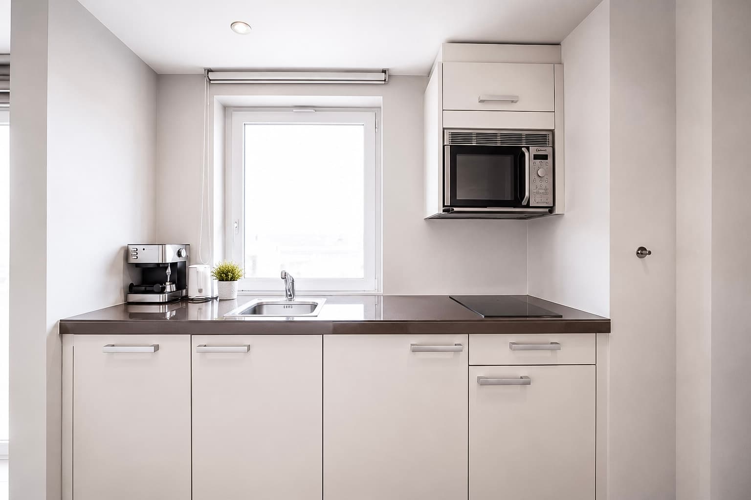 One Bedroom Senior, Kitchenette 3